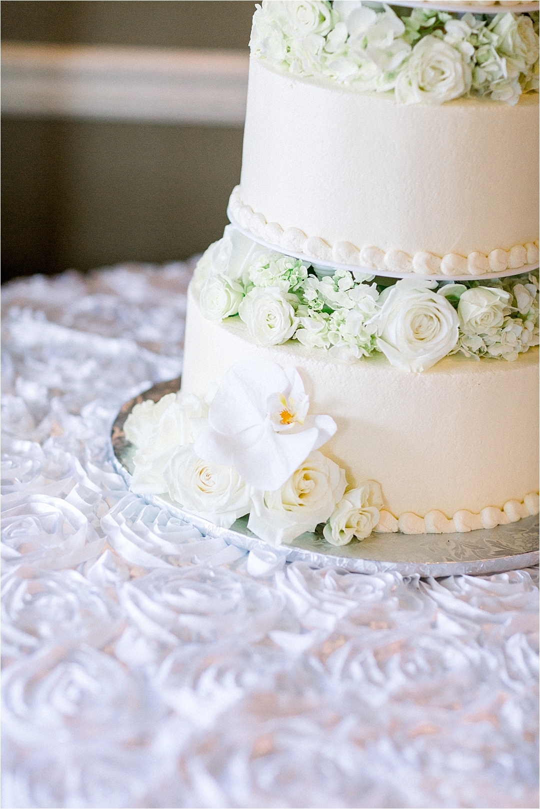 wedding cake_Photos by Leigh Wolfe, Atlanta's Top Wedding Photographer